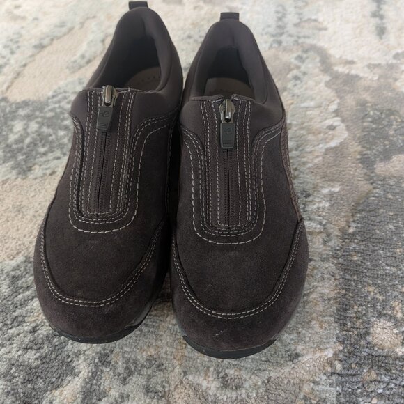 Shoes - Picture 2 of 3